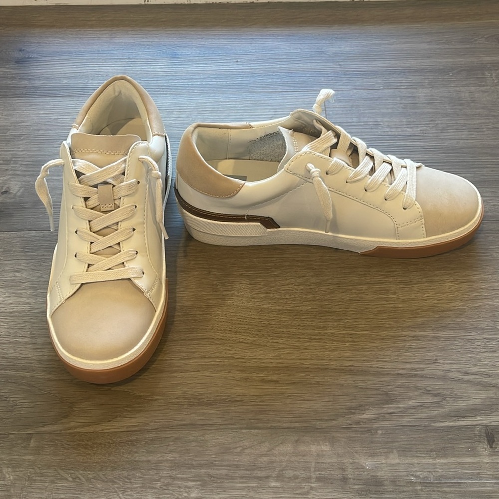 Dolce Vita sneakers